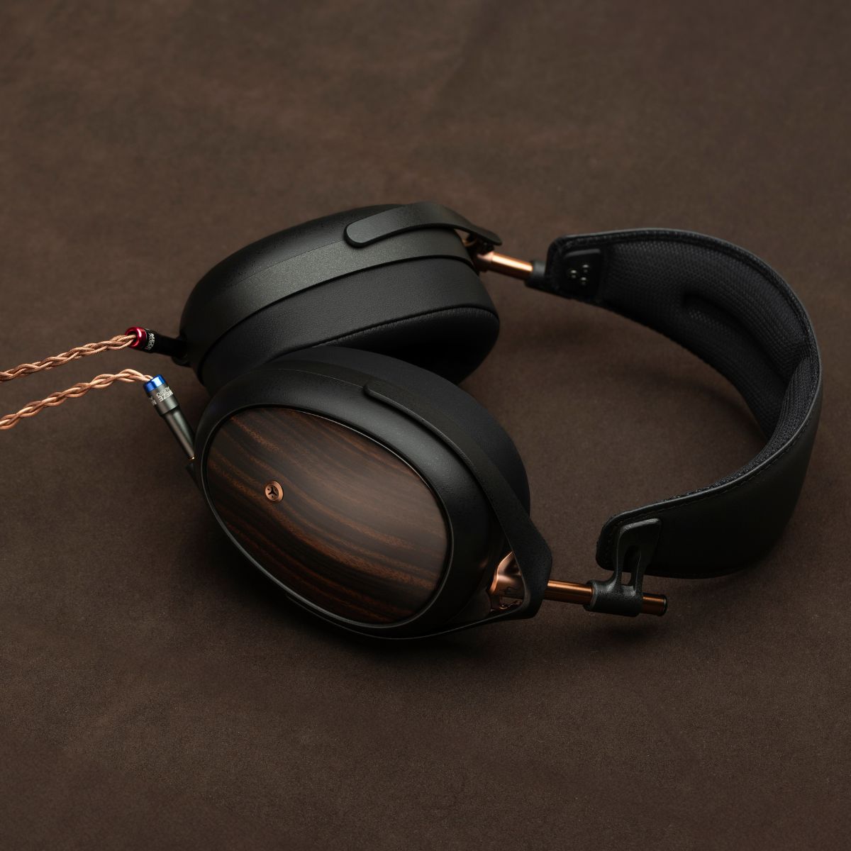 Closed-back Headphones