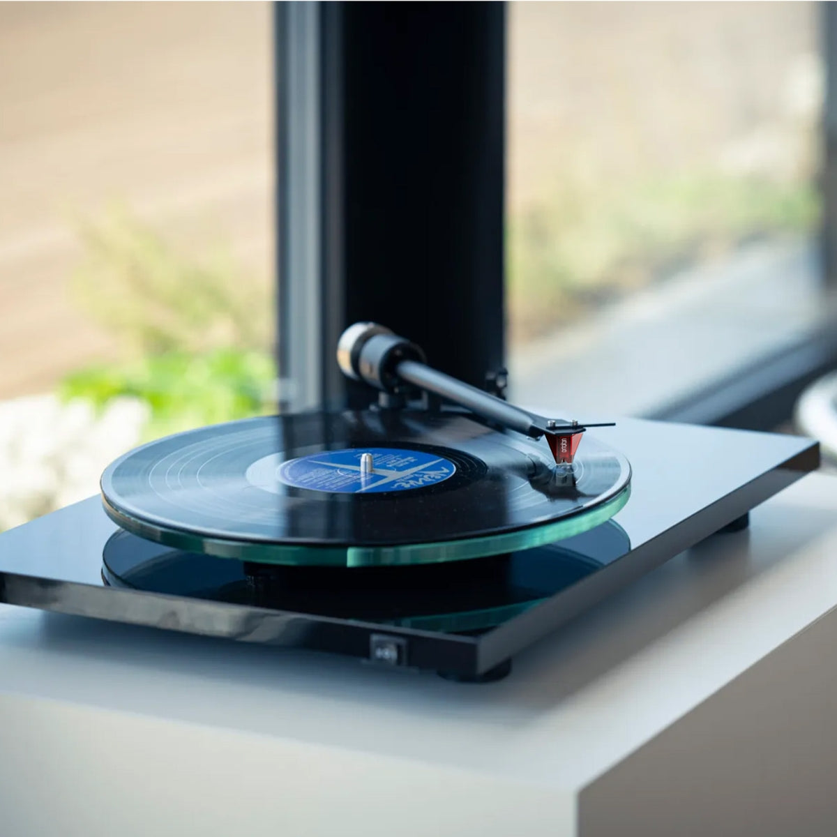 Wireless & Bluetooth Turntables