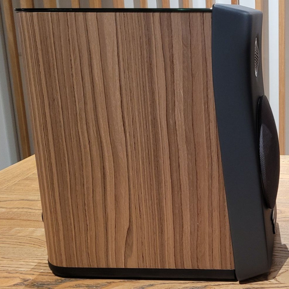 Focal Kanta N°1 2-way Bookshelf Speakers Black Mat #colour_Walnut_HG_Black_Mat #stands_None