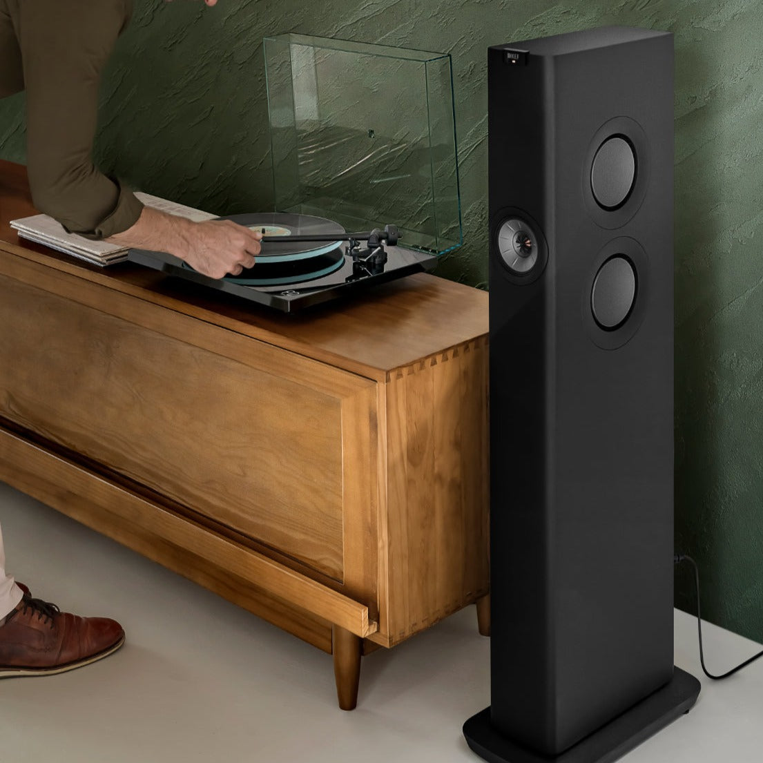KEF LS60 Wireless | Active Floorstanding Speakers #colour_carbon black