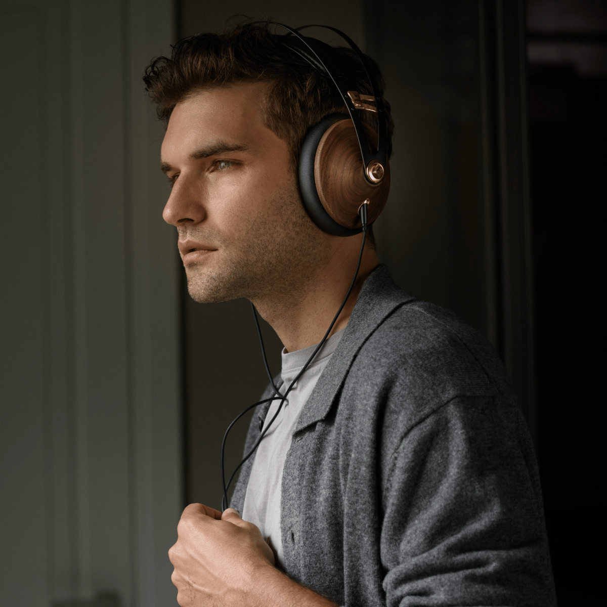 Meze 99 Classics V2 Closed Back Headphones