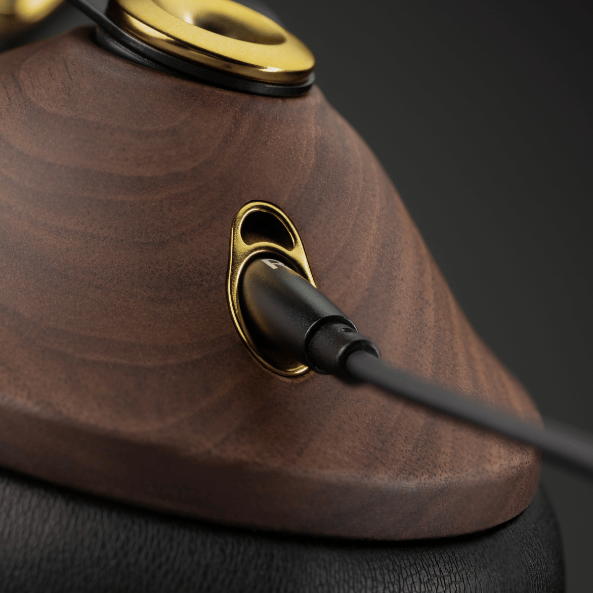 Meze 99 Classics V2 Closed Back Headphones