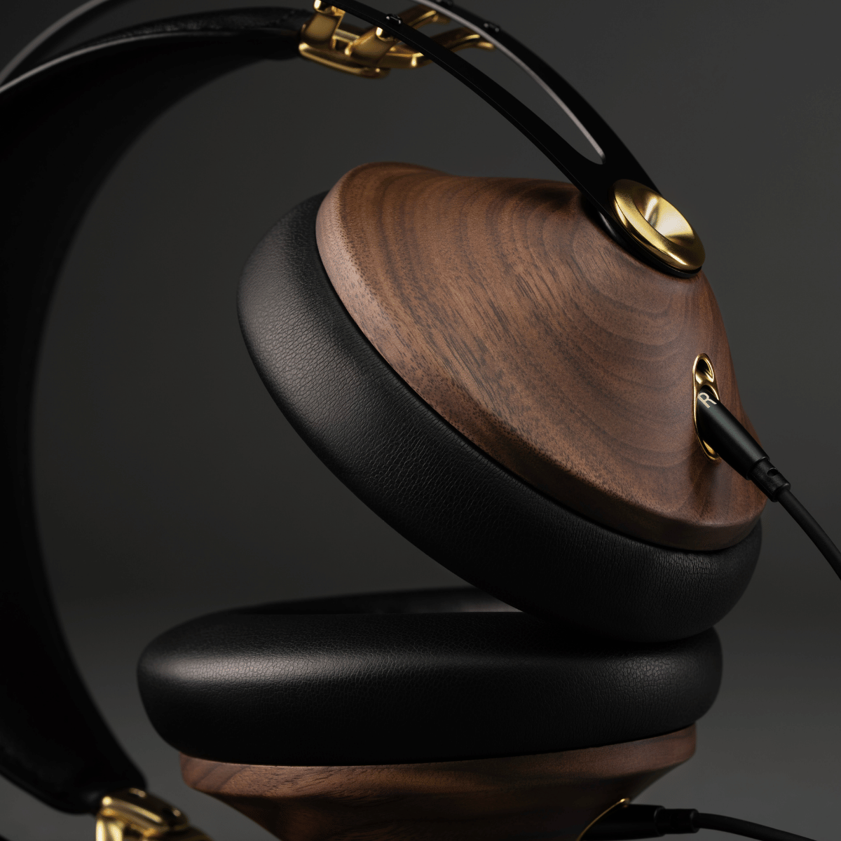 Meze 99 Classics V2 Closed Back Headphones