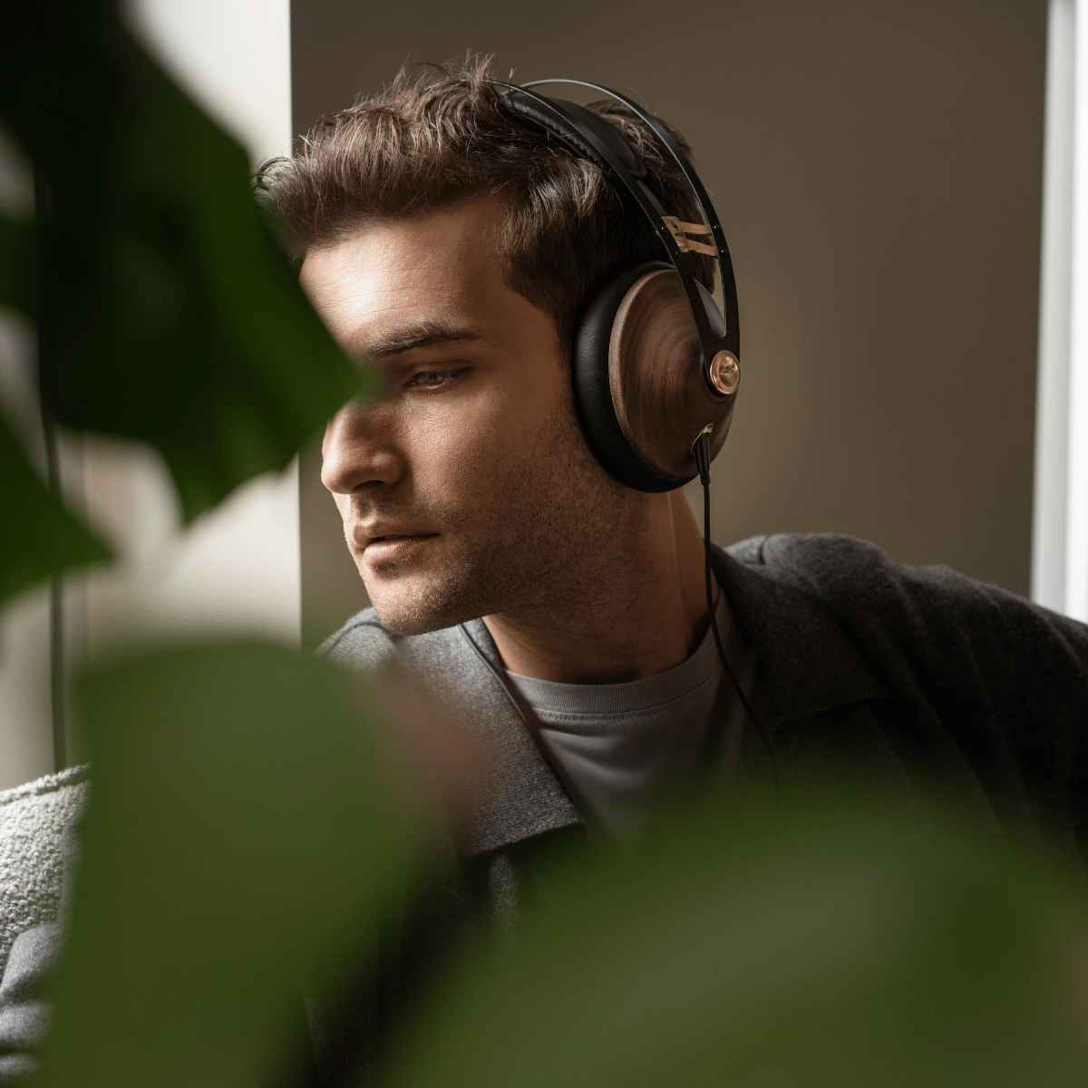 Meze 99 Classics V2 Closed Back Headphones