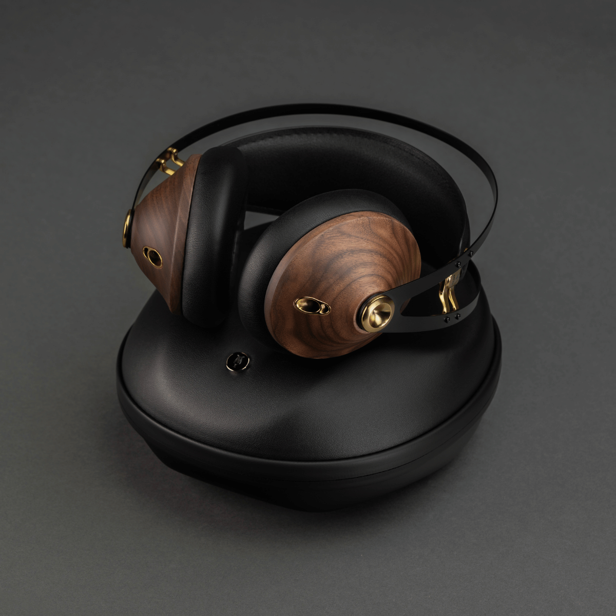 Meze 99 Classics V2 Closed Back Headphones