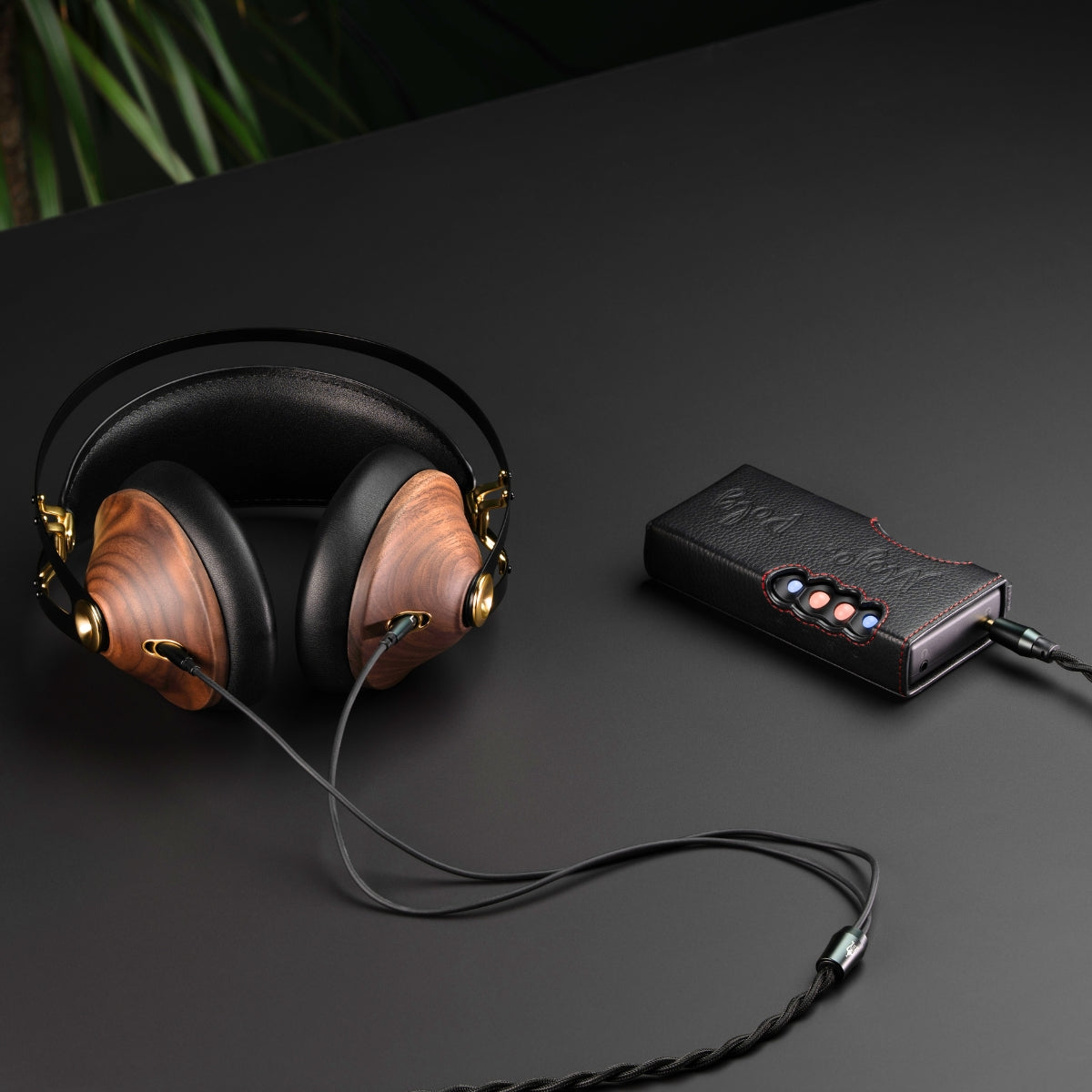 Meze 99 Classics V2 Closed Back Headphones