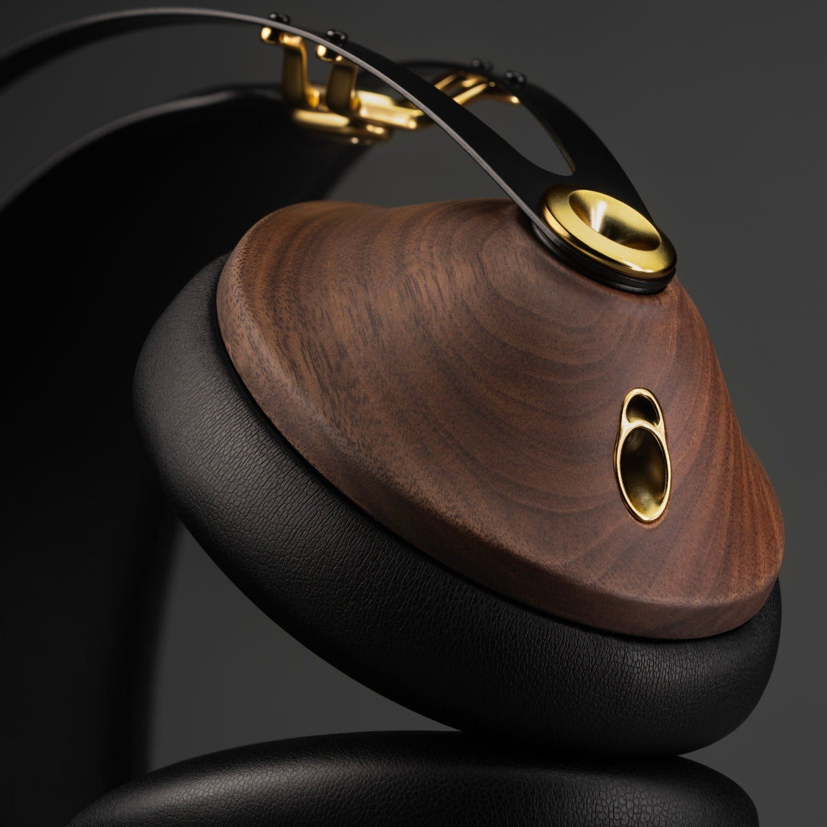 Meze 99 Classics V2 Closed Back Headphones