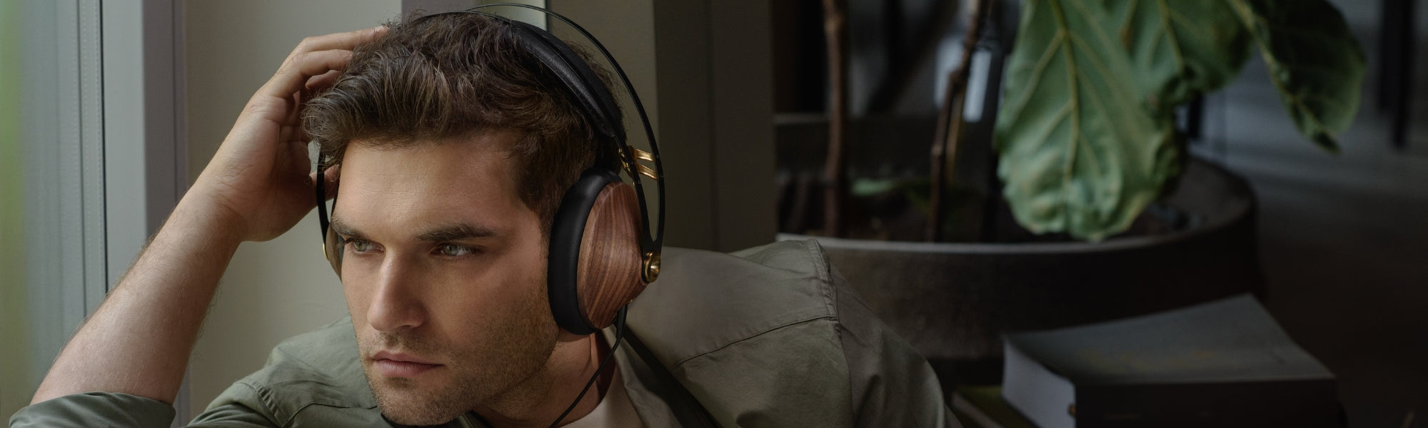 Meze 99 Classics V2 Closed Back Headphones