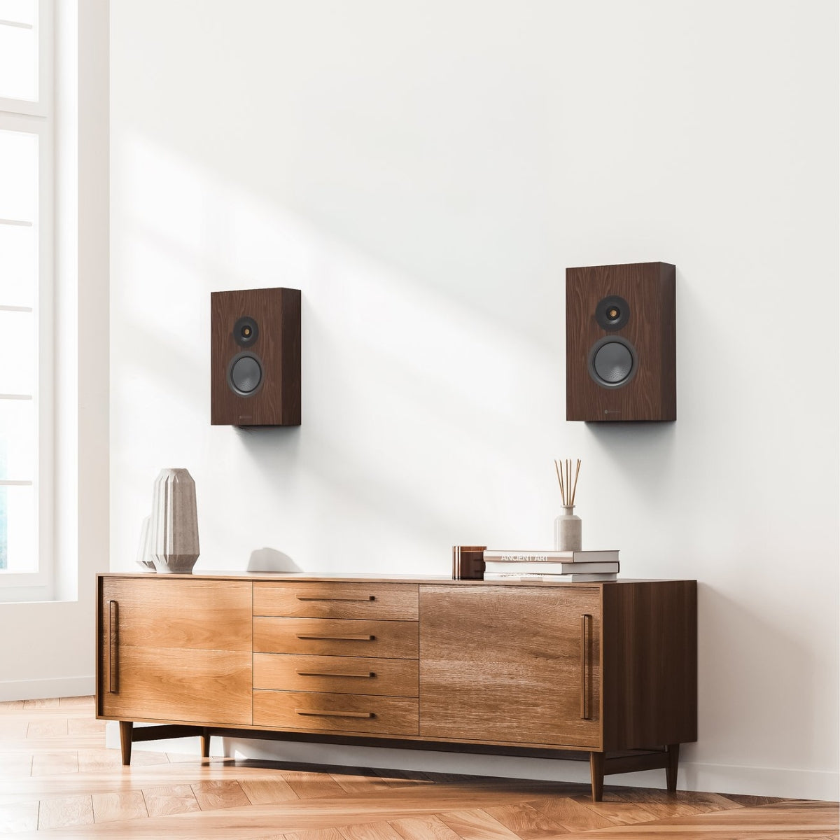 Monitor Audio Silver On-Wall (8G) Speaker