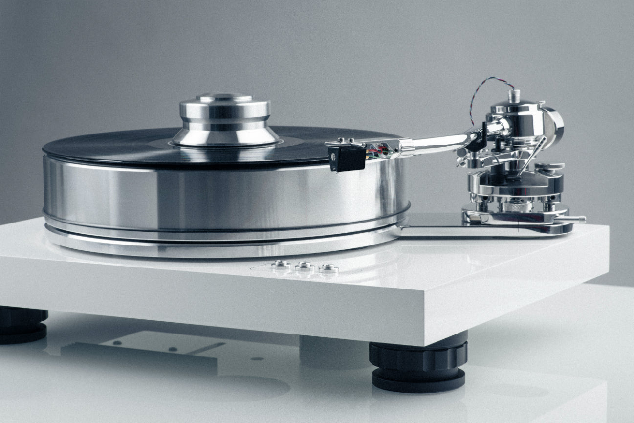 Pro-Ject Signature 10 Turntable