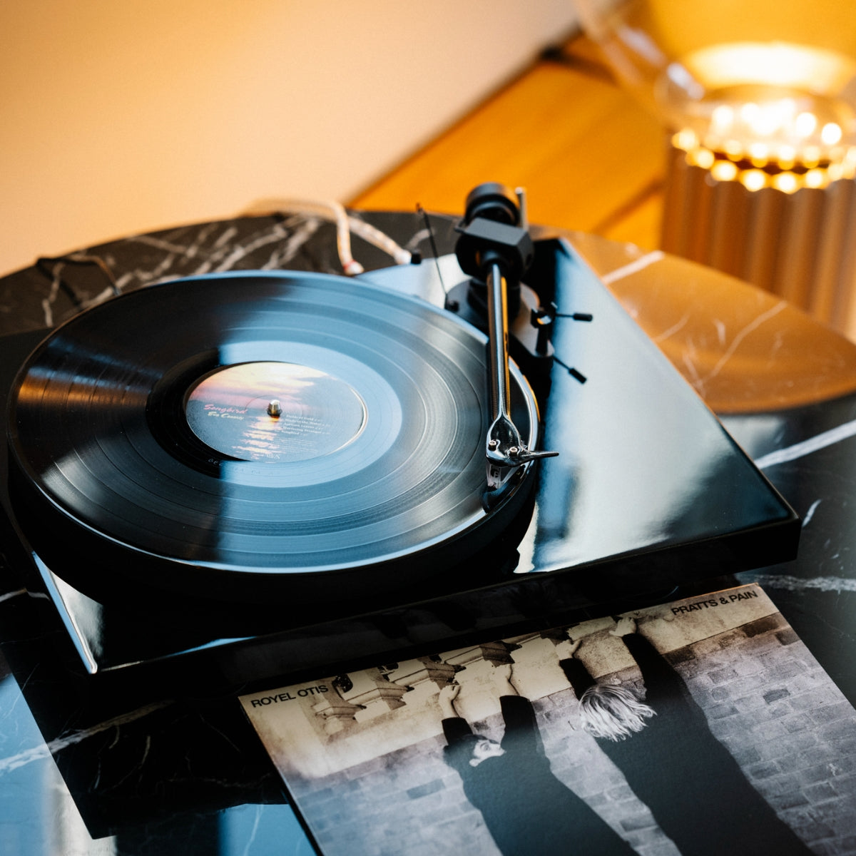 Pro-Ject Debut Evo 2 Turntable #colour_high gloss black
