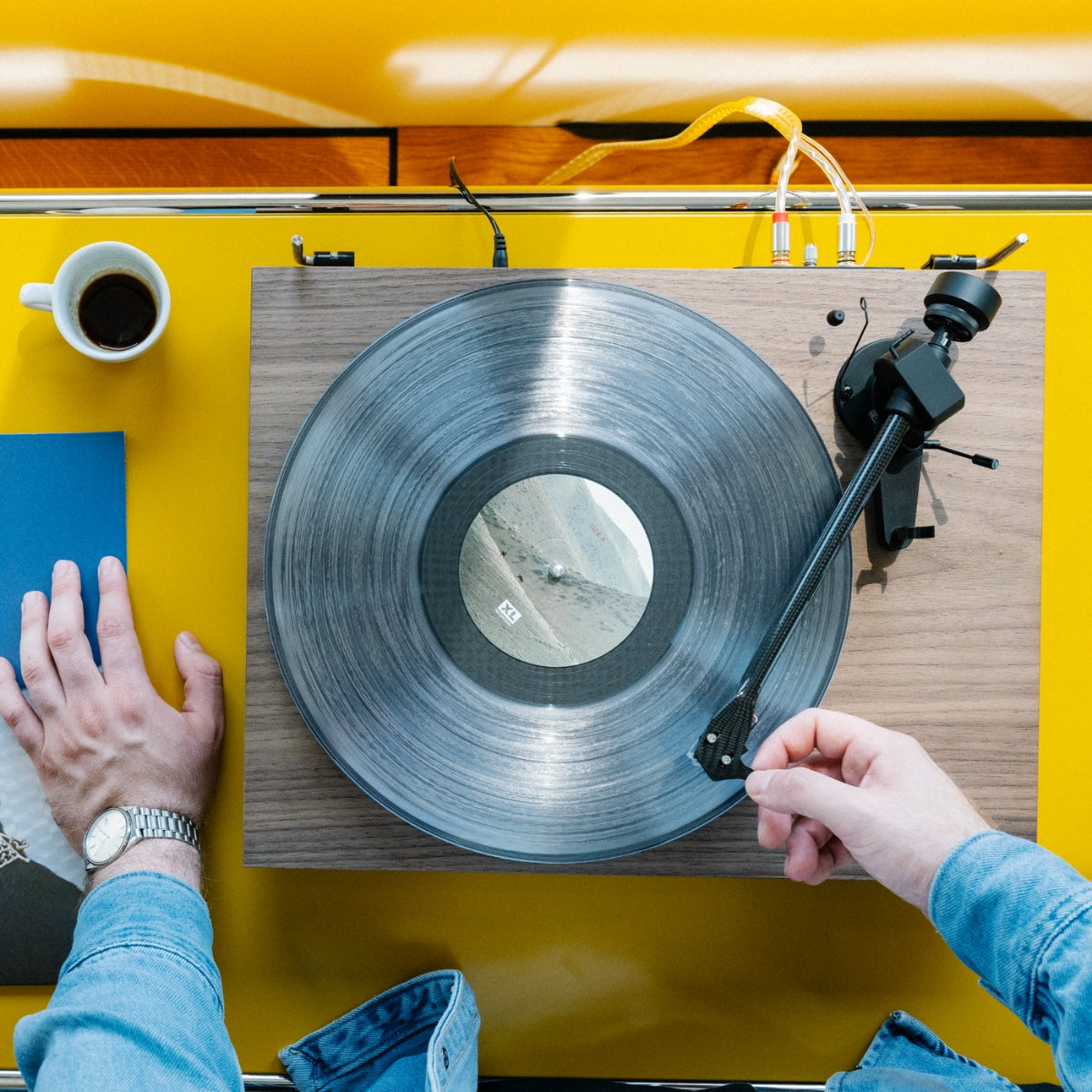 Pro-Ject Debut Evo 2 Turntable #colour_walnut