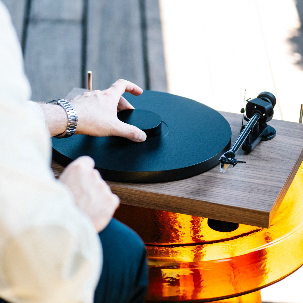 Pro-Ject Debut Evo 2 Turntable #colour_walnut