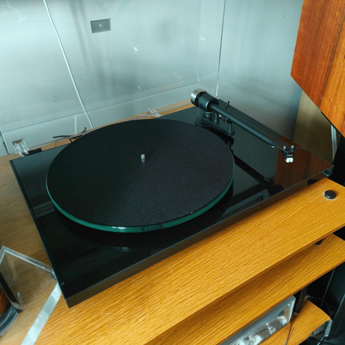 Pro-Ject T2 Super Phono Turntable Gloss Black #colour_gloss black