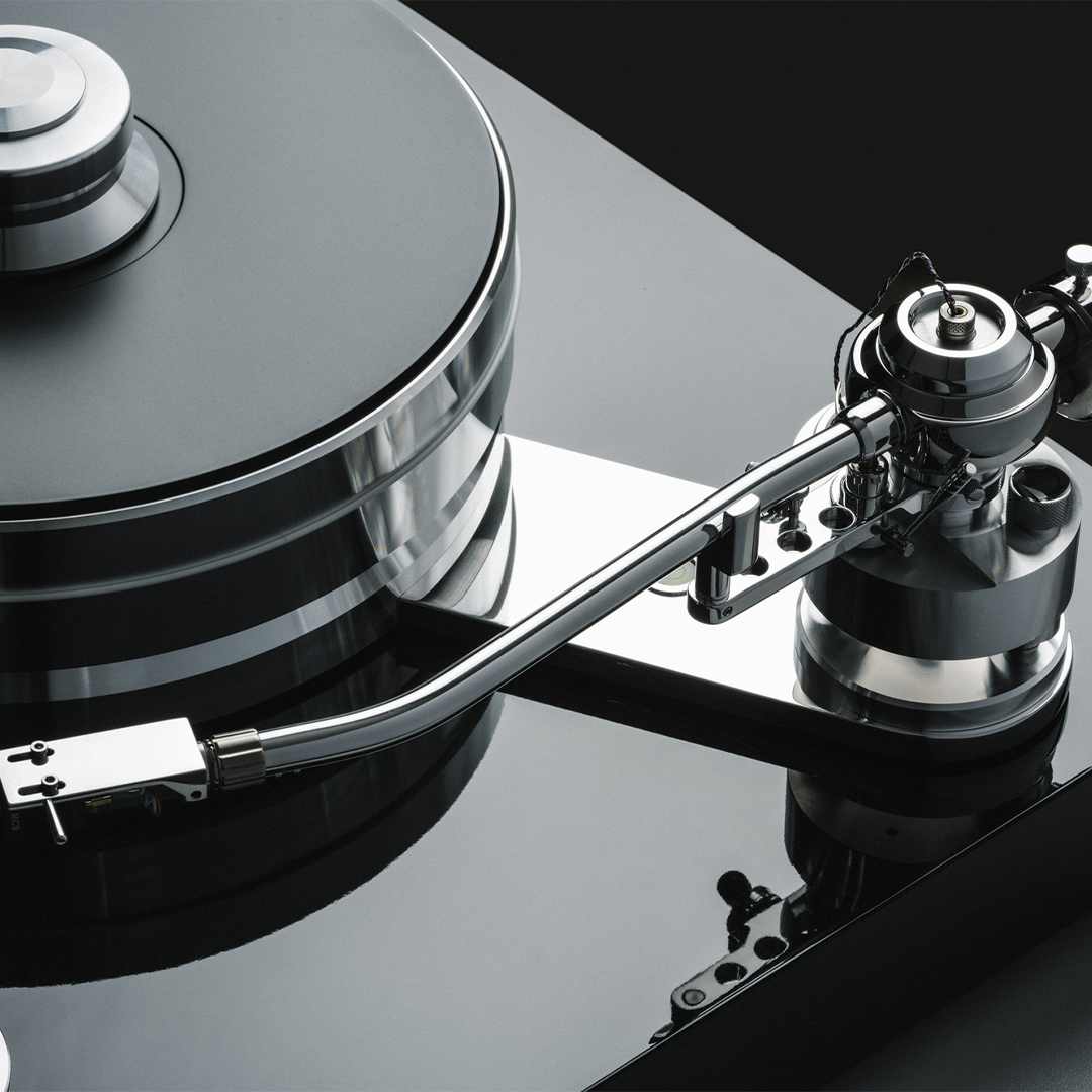 Pro-Ject Signature 12.2 Turntable