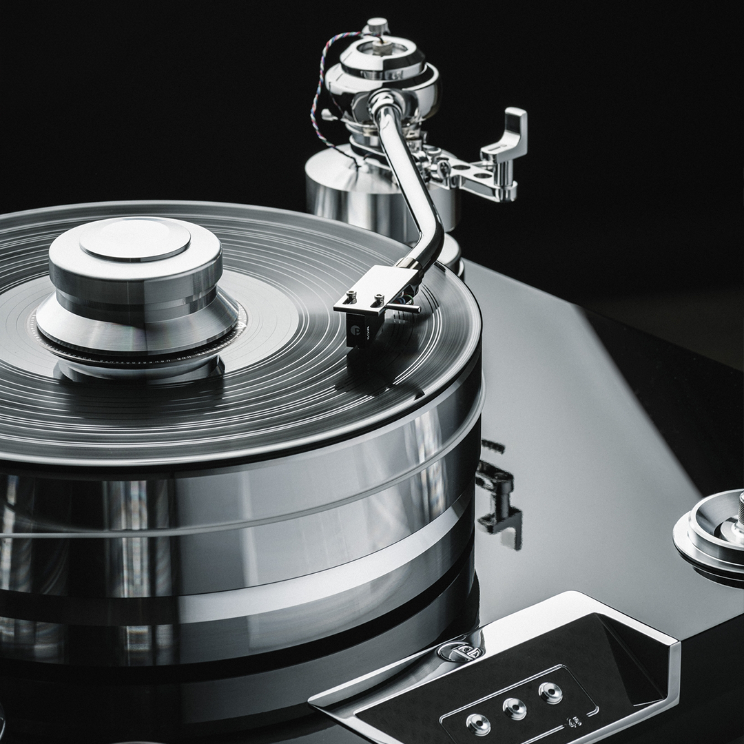 Pro-Ject Signature 12.2 Turntable