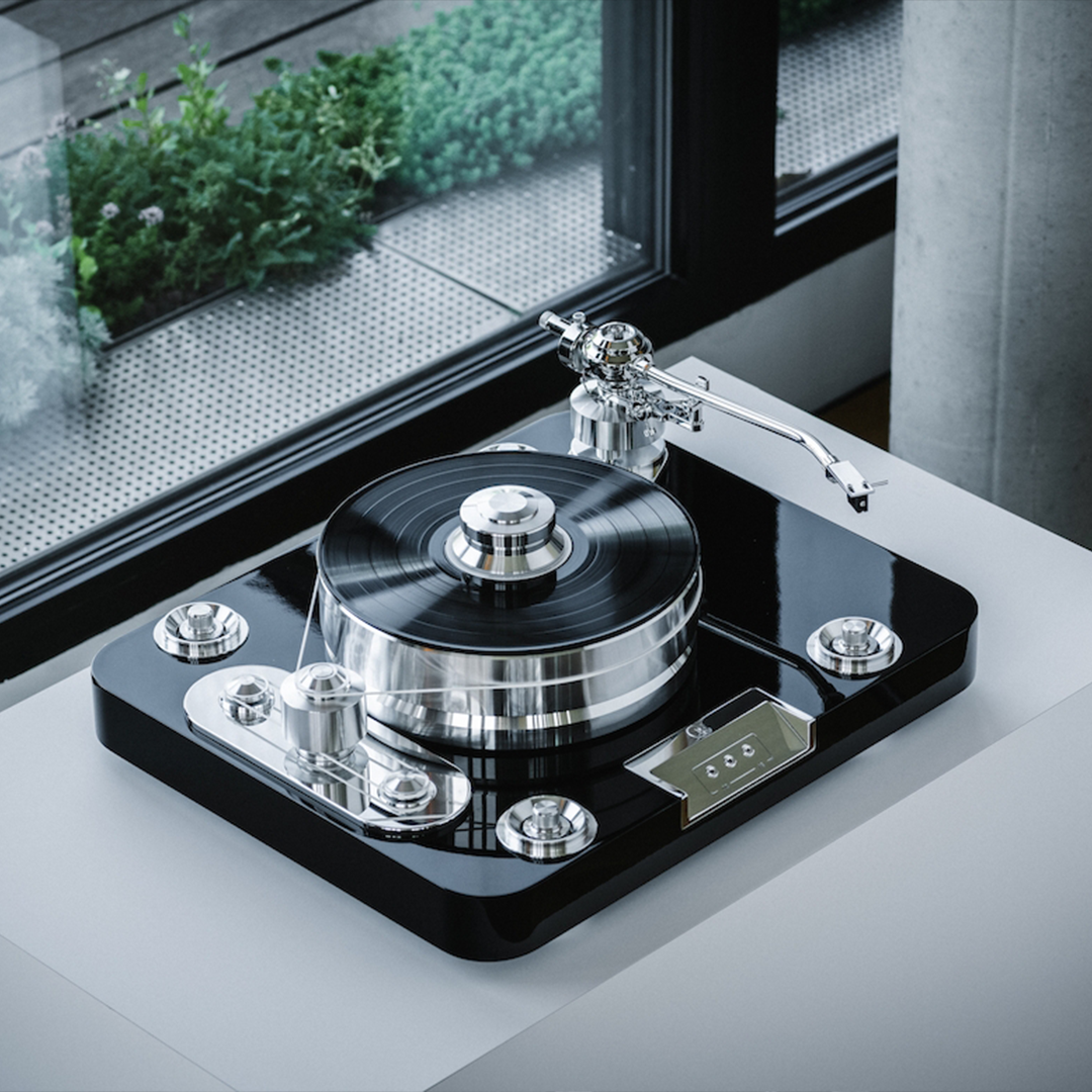 Pro-Ject Signature 12.2 Turntable