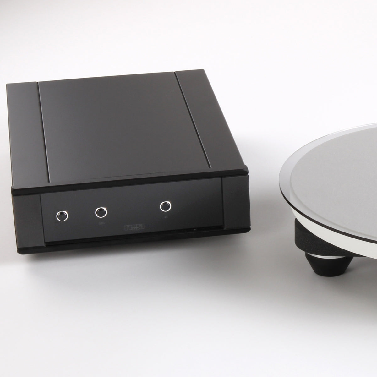 Rega Planar 10 Turntable