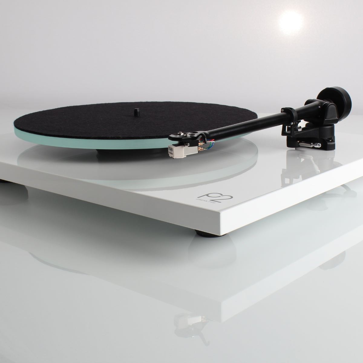 Rega Planar 2 Turntable #colour_high gloss white