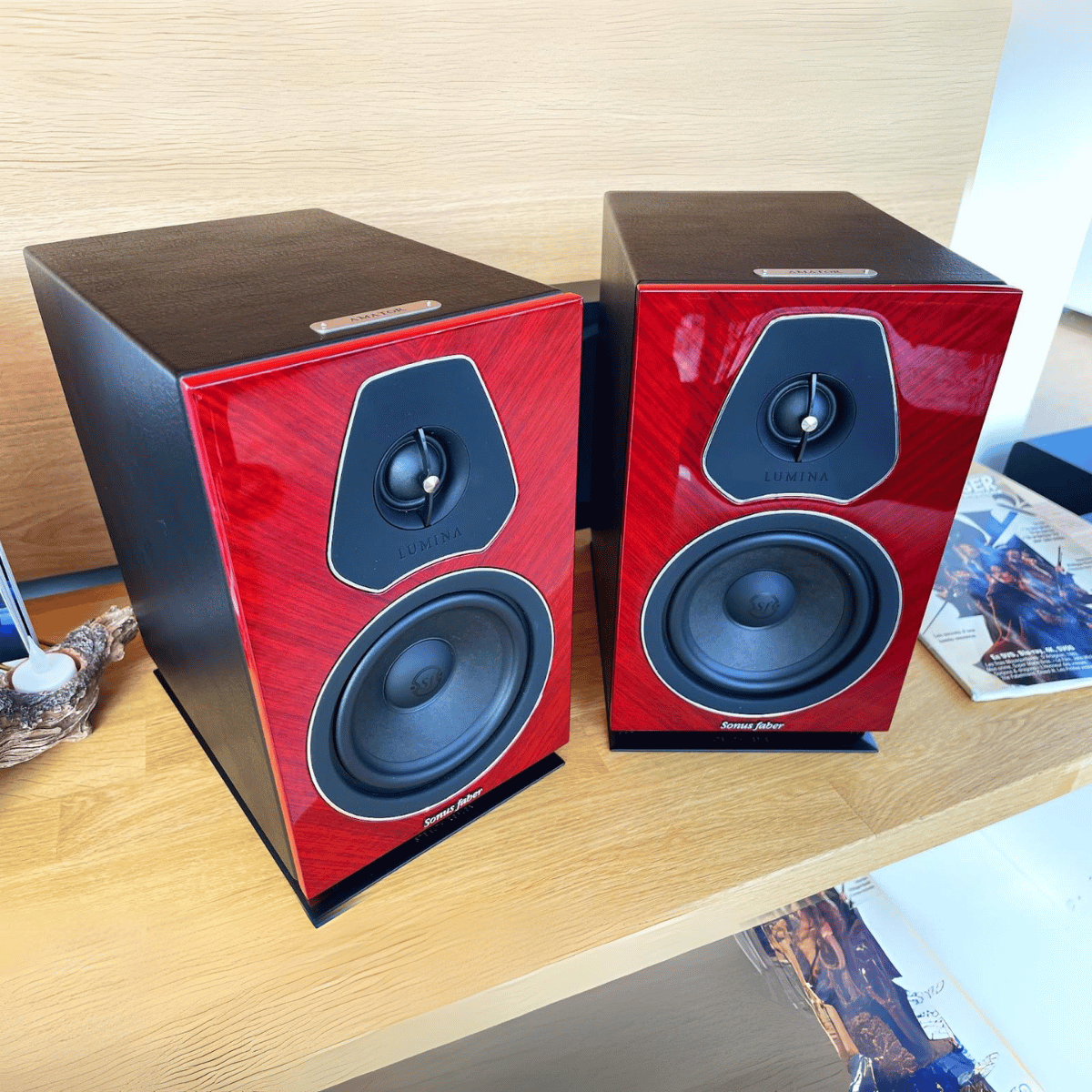 Sonus Faber Lumina II Amator Bookshelf Speakers #colour_red wood & black leather