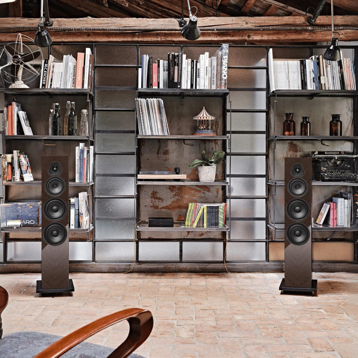 Sonus Faber Lumina V Amator Floorstanding Speakers #colour_wenge & black leather