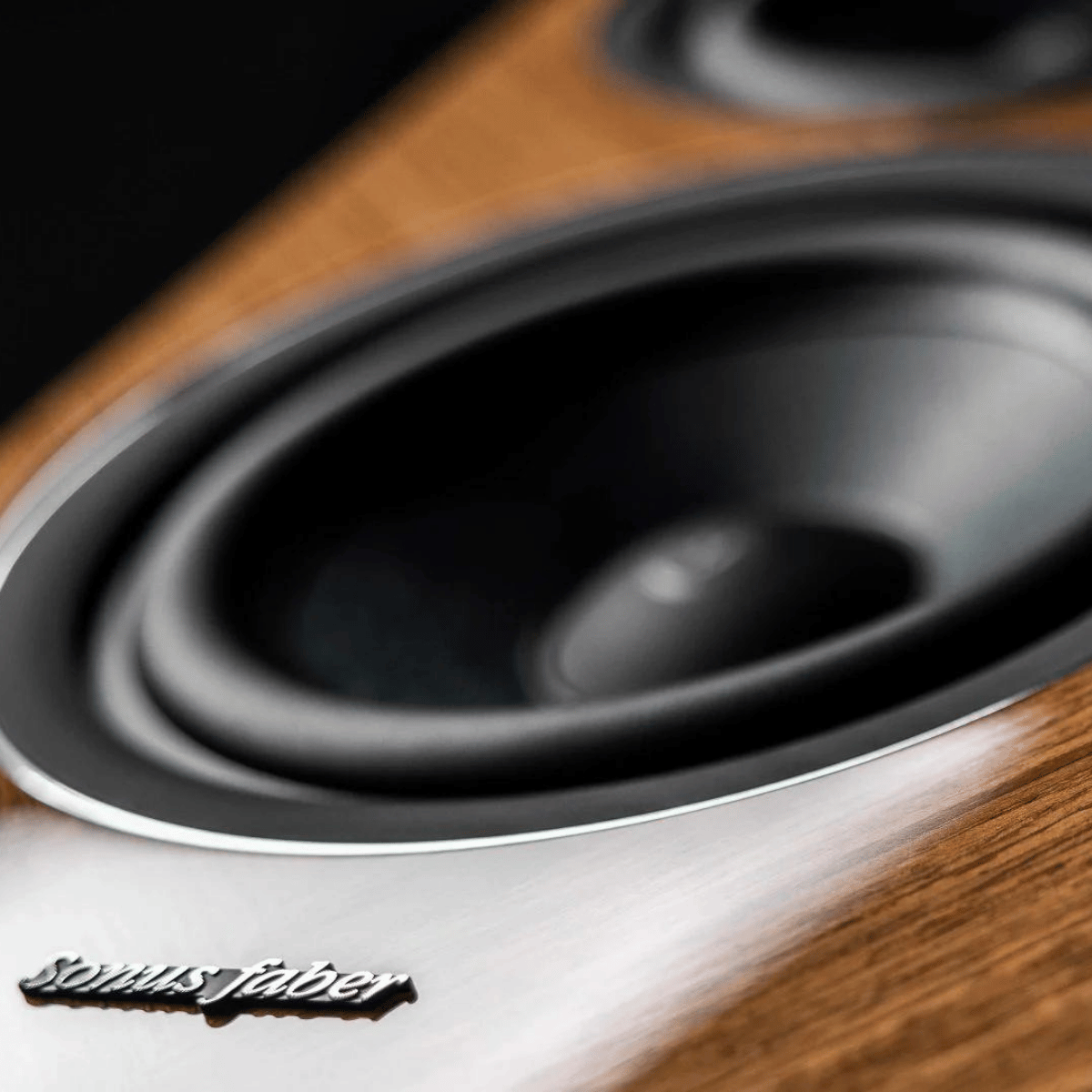 Sonus Faber Lumina V Amator Floorstanding Speakers #colour_walnut & black leather