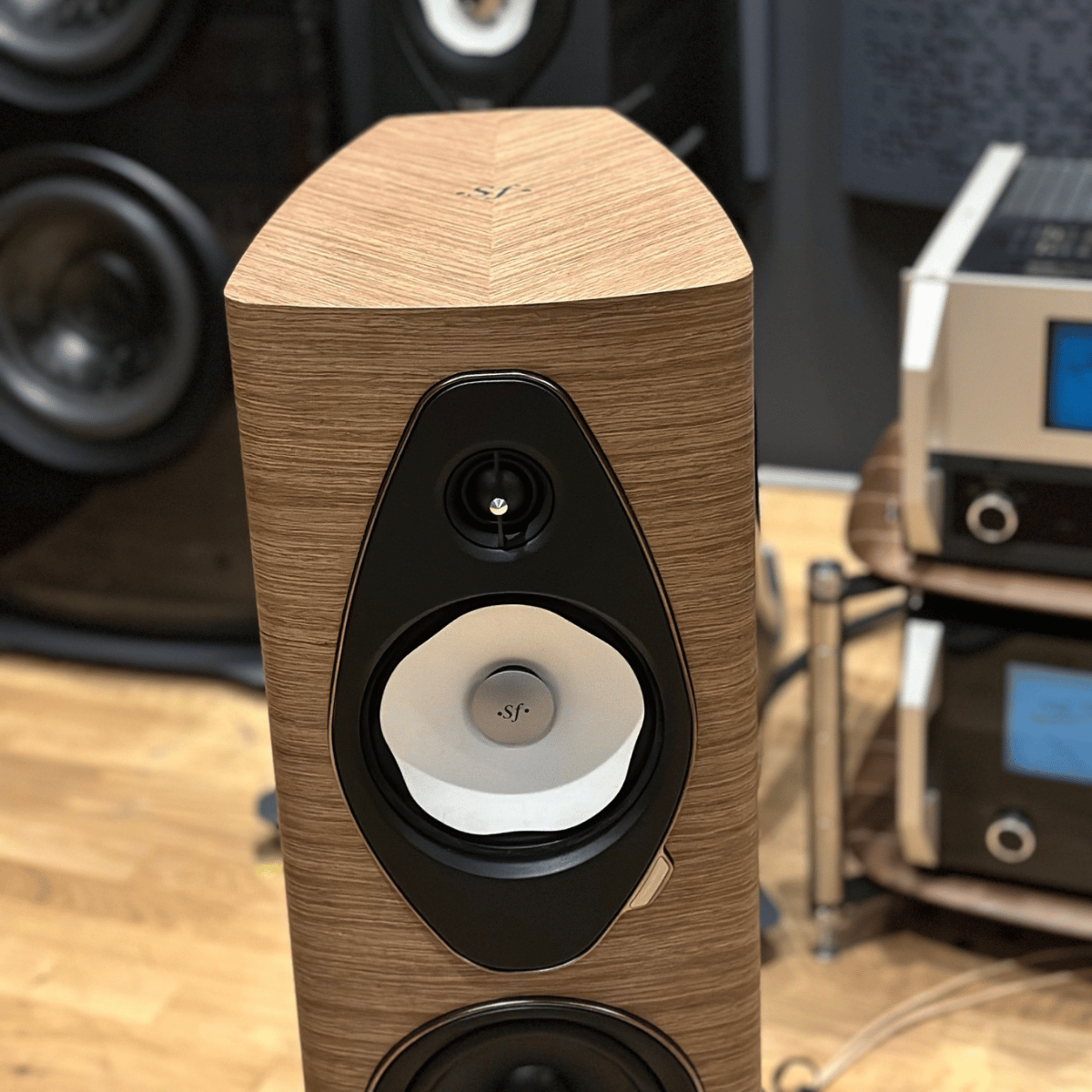 Sonus Faber Sonetto V G2 Floorstanding Speakers #colour_walnut