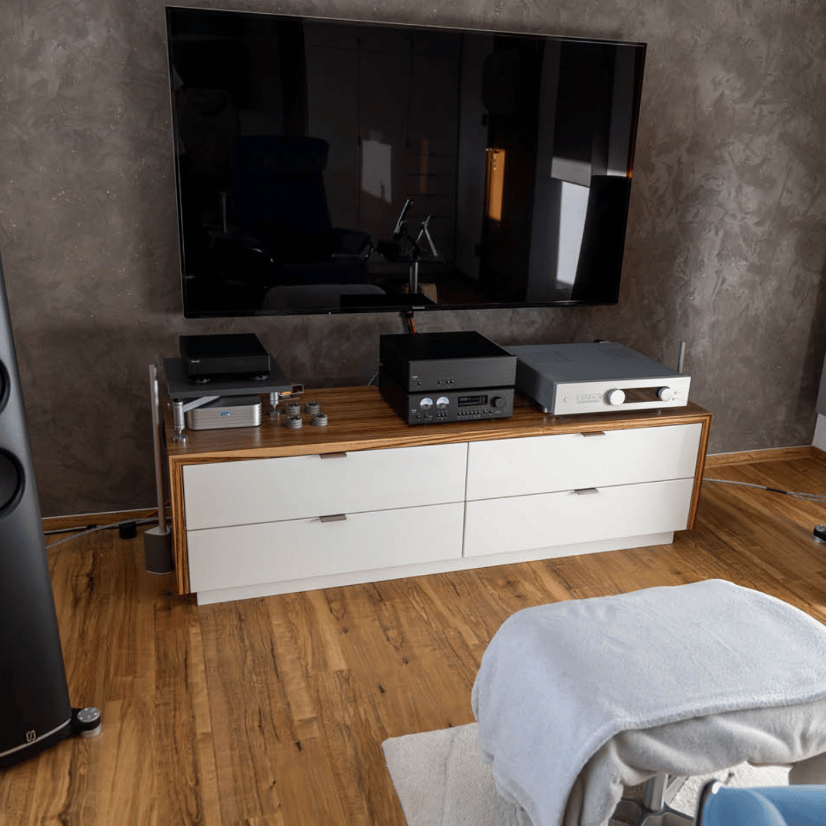 T+A Hi-Fi A 200 Stereo Power Amplifier Black #colour_black