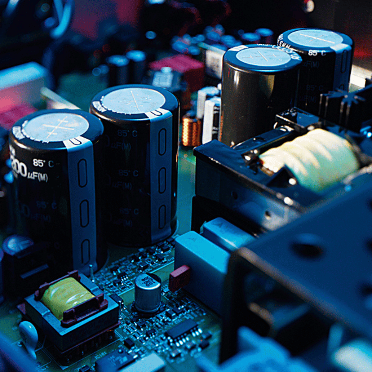 T+A Hi-Fi M 200 Mono Power Amplifier Black #colour_black
