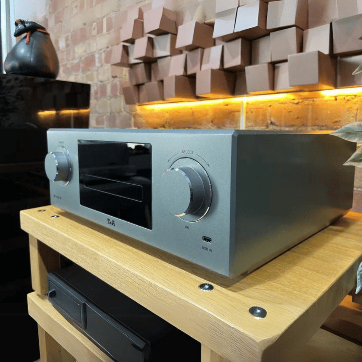 T+A Hi-Fi MP 3100 HV Multi Source SACD Player Titanium #colour_titanium