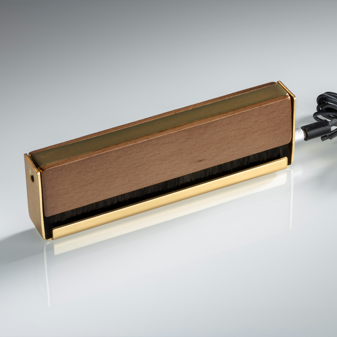 Pro-Ject Brush It Premium Anti-Static Carbon Fibre Record Brush with Ground Wire