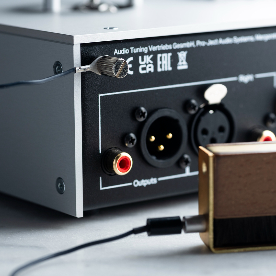 Pro-Ject Brush It Premium Anti-Static Carbon Fibre Record Brush with Ground Wire