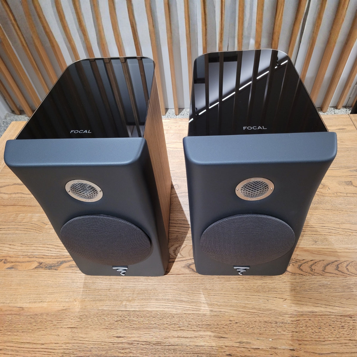 Focal Kanta N°1 2-way Bookshelf Speakers Black Mat #colour_Black_Walnut #stands_None