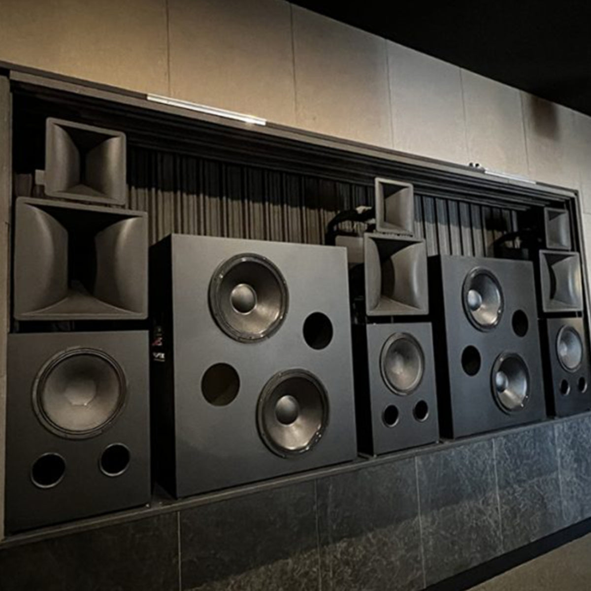 Krix Theatrix Freestanding Speaker