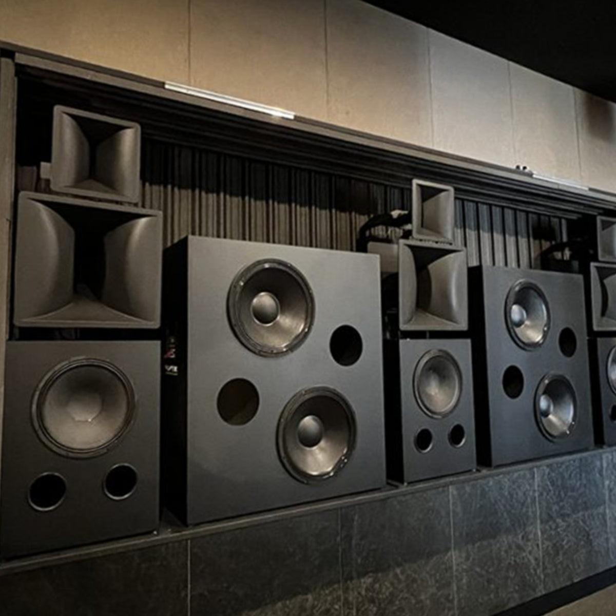 Krix Theatrix Freestanding Speaker