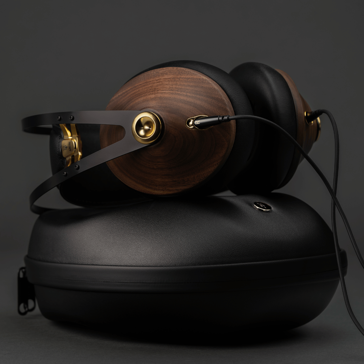 Meze 99 Classics V2 Closed Back Headphones