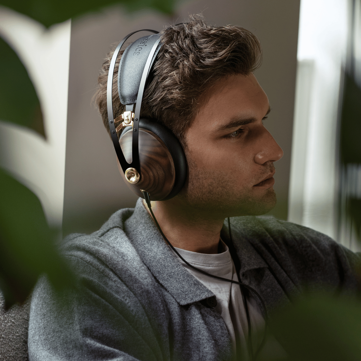 Meze 99 Classics V2 Closed Back Headphones