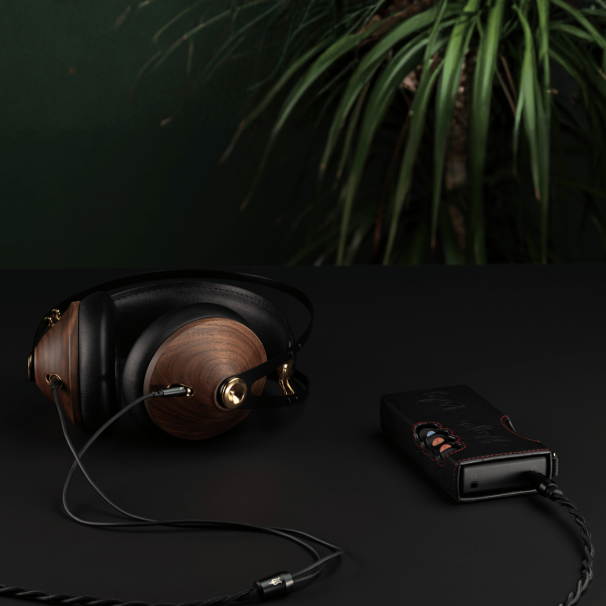 Meze 99 Classics V2 Closed Back Headphones