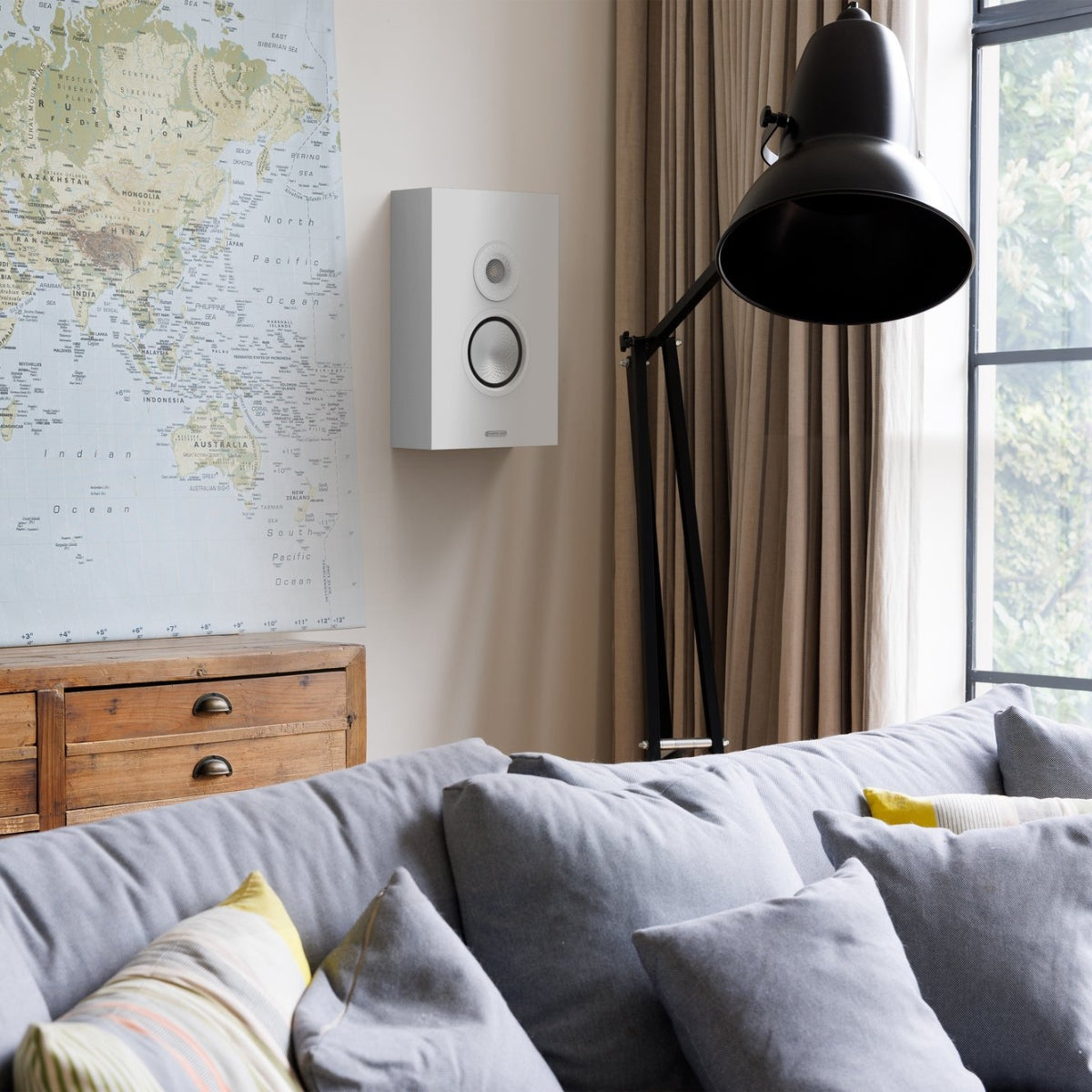 Monitor Audio Silver On-Wall (8G) Speaker