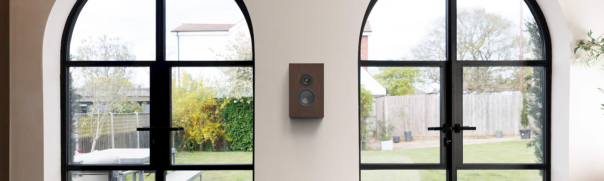 Monitor Audio Silver On-Wall (8G) Speaker
