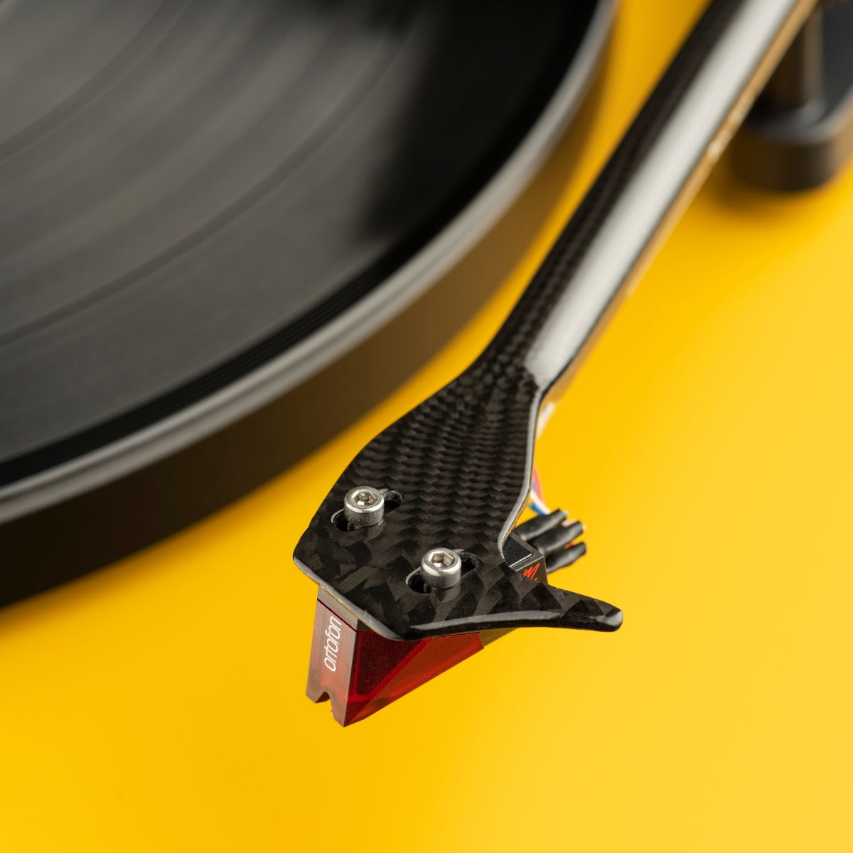 Pro-Ject Debut Carbon EVO Turntable #colour_satin golden yellow