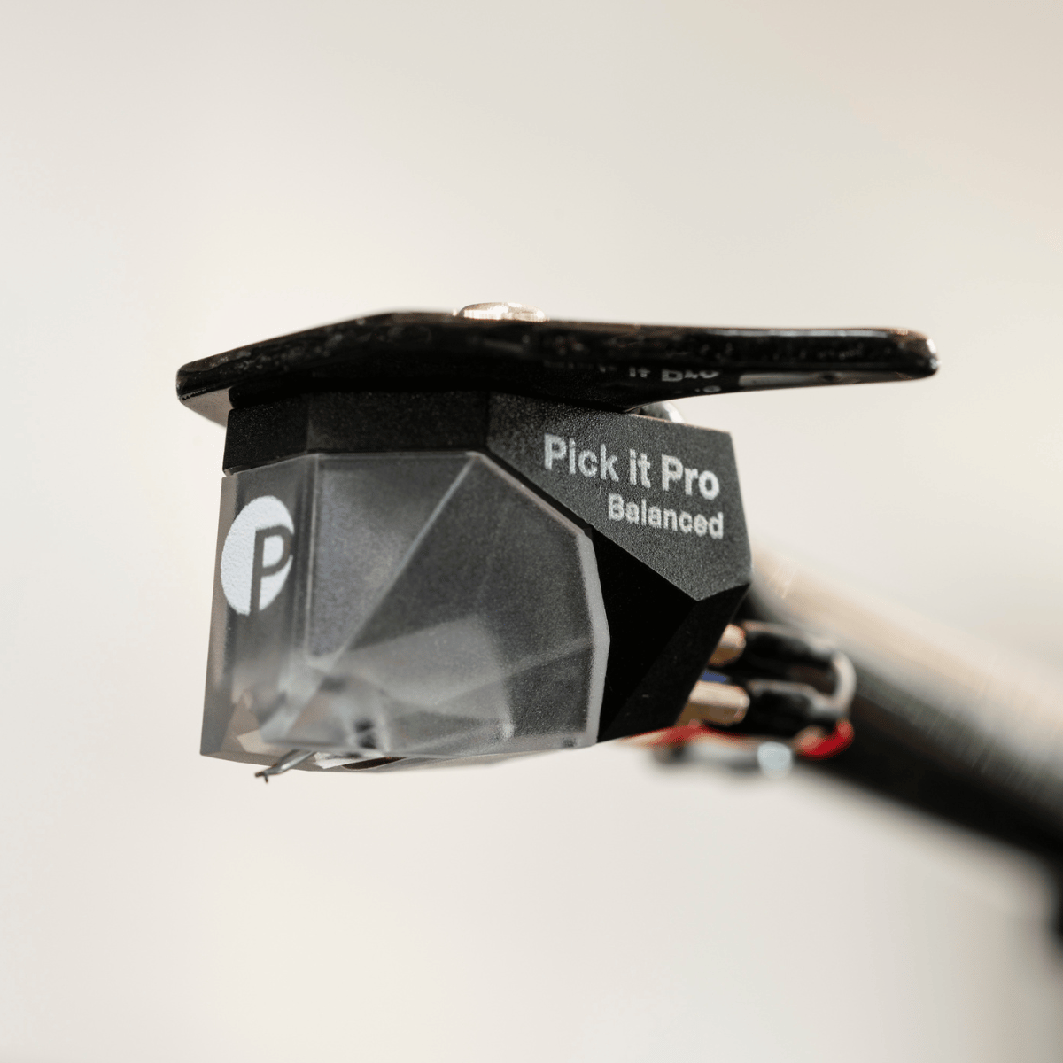 Pro-Ject Debut PRO B Turntable with Pick It PRO Balanced Cartridge