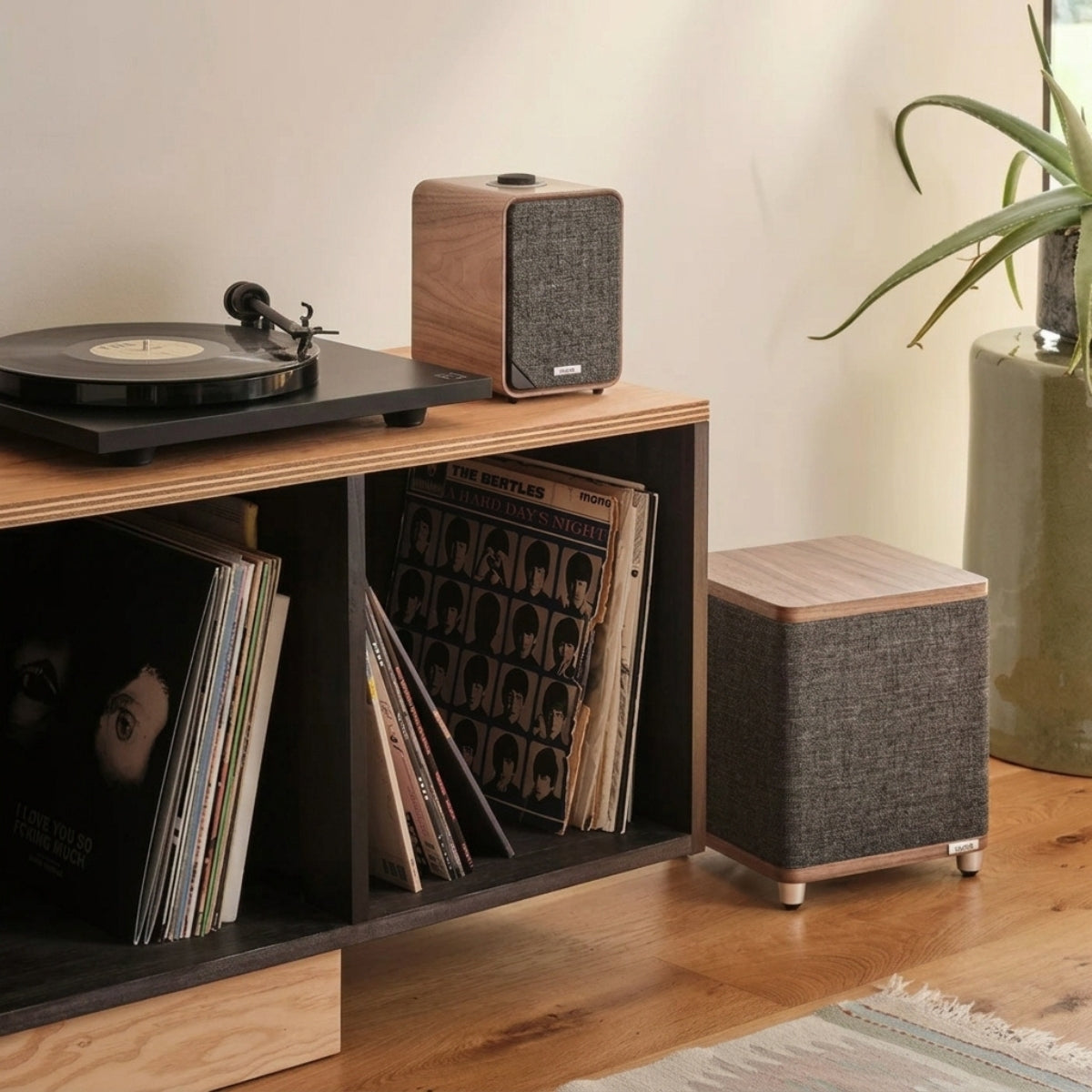 Ruark Pack 1 – MR1 MK3 Desktop Speakers, RS1 Subwoofer & Rega Planar 1 Plus Turntable