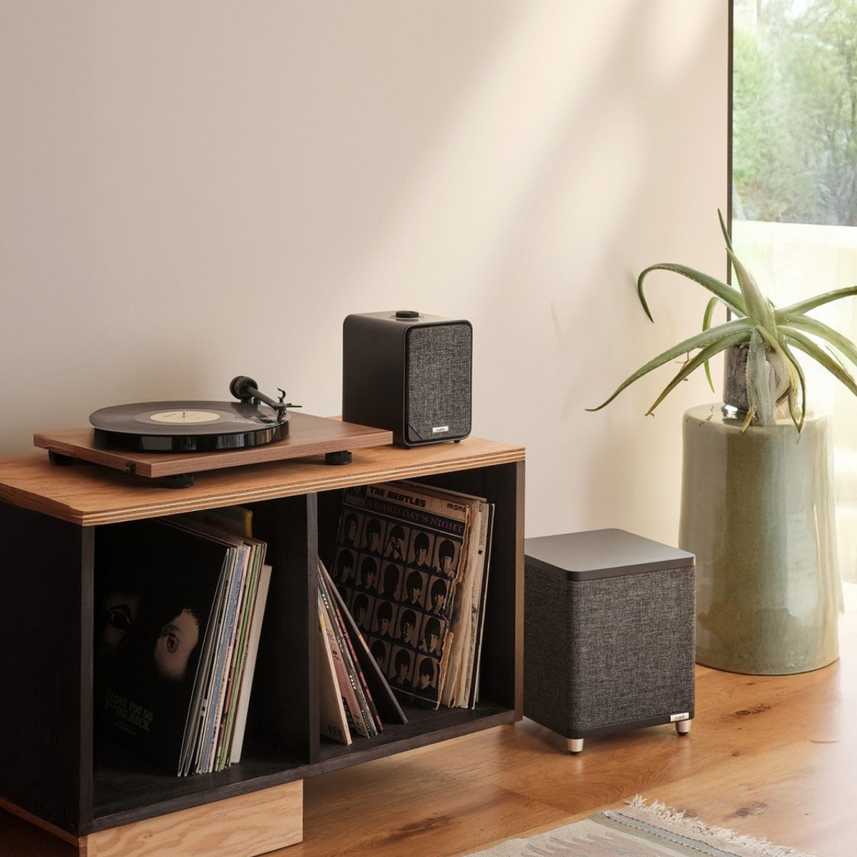 Ruark Pack 2 - MR1 Mk3 Desktop Speakers, RS1 Subwoofer & Pro-Ject T2 Turntable