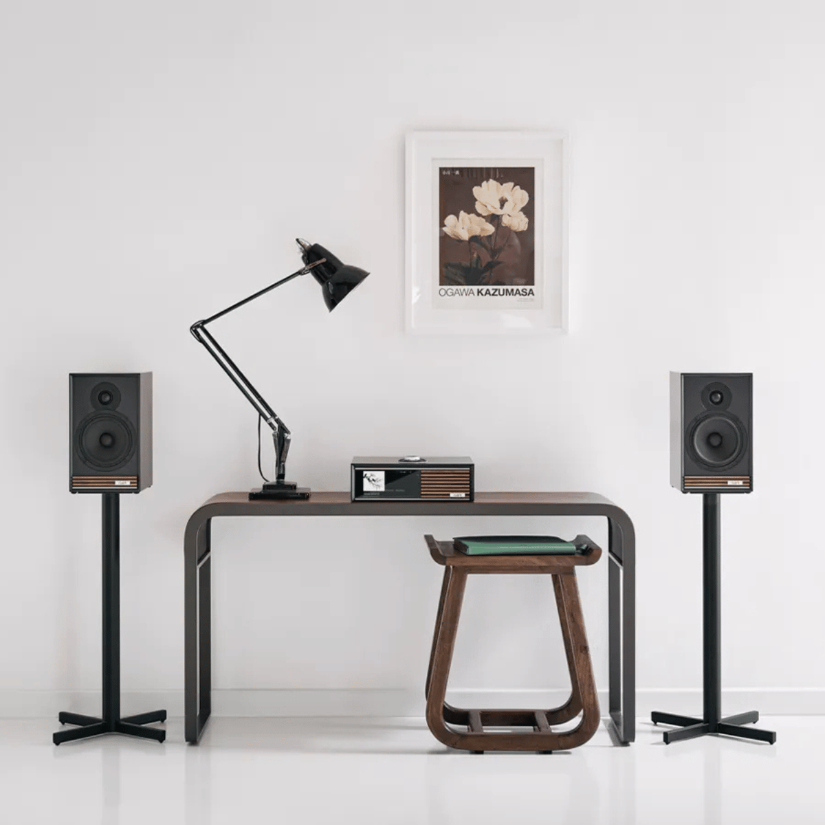 Ruark R610 Hi-Fi Pack #colour_Satin charcoal cabinet and walnut grille