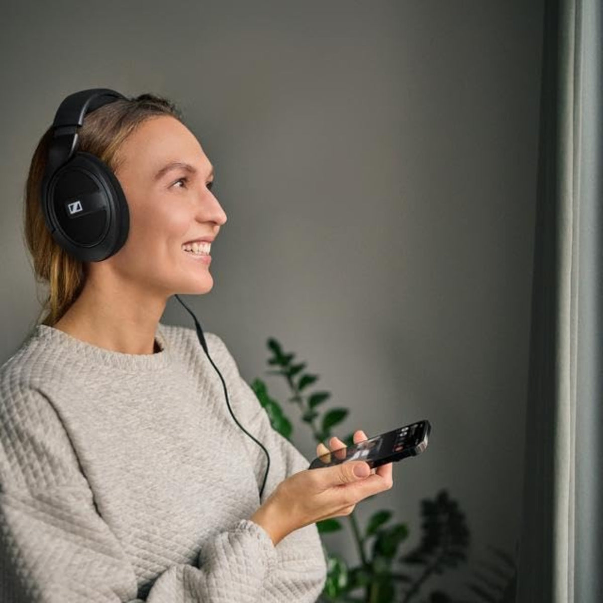 Sennheiser HD 569 Closed Back Headphones