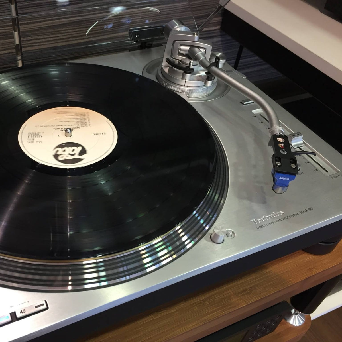 Technics SL-1200G Grand Class Direct Drive Turntable