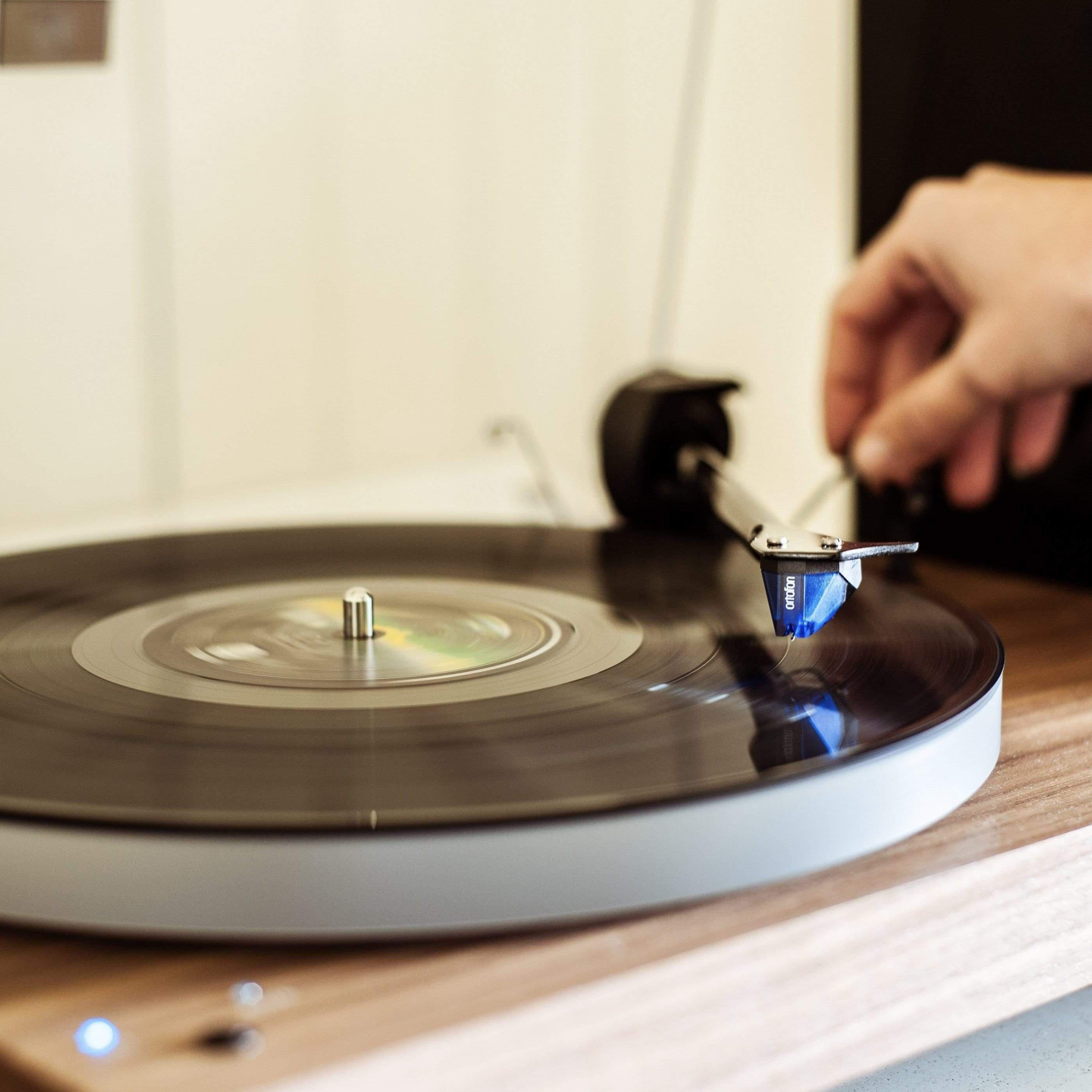 Pro-Ject X1 B Balanced Turntable